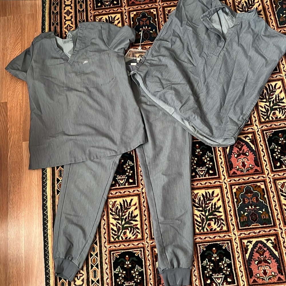 Figs scrub bottom and tops